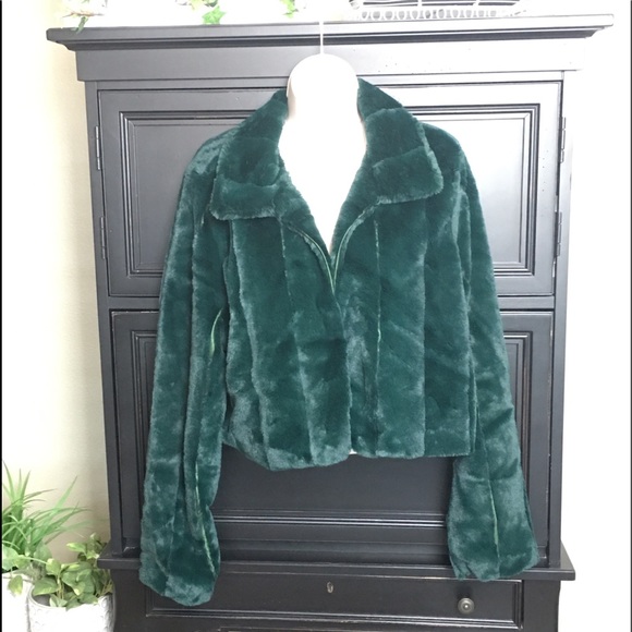 Faux-Fur Plush Crop Formal Stole Shrug Jacket LAUNDRY BY SHELLI - Picture 2 of 8